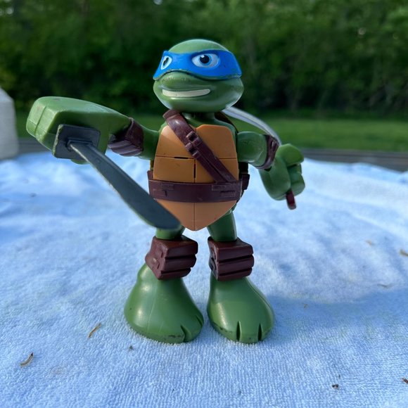 Leonardo Talking Teenage Mutant Ninja Turtles, 6 inch Half-Shell Heroes Toy - Picture 1 of 7
